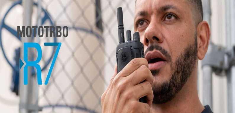 MOTOTRBO R7系列數位無線電 <BR>堅固、耐用、歷久不衰<BR>比過往產品更加響亮清晰。